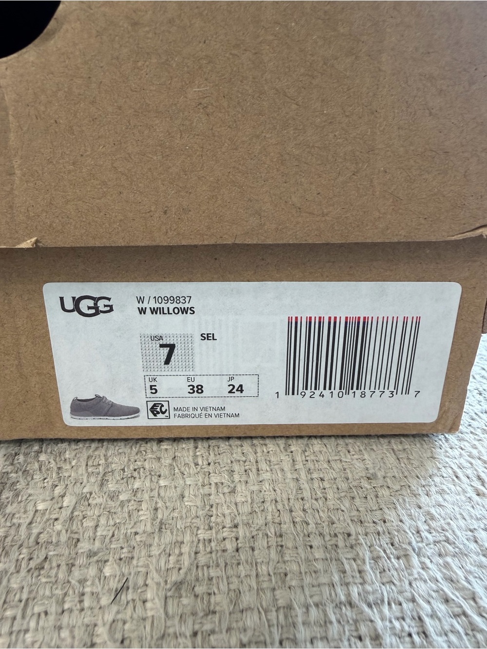 UGG women’s Willows Slip-On Shoe - Gray Tennis Shoes (Size 7)